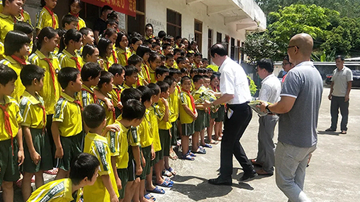 愛心回饋 筑夢教育 | 百裕集團走進校園公益活動